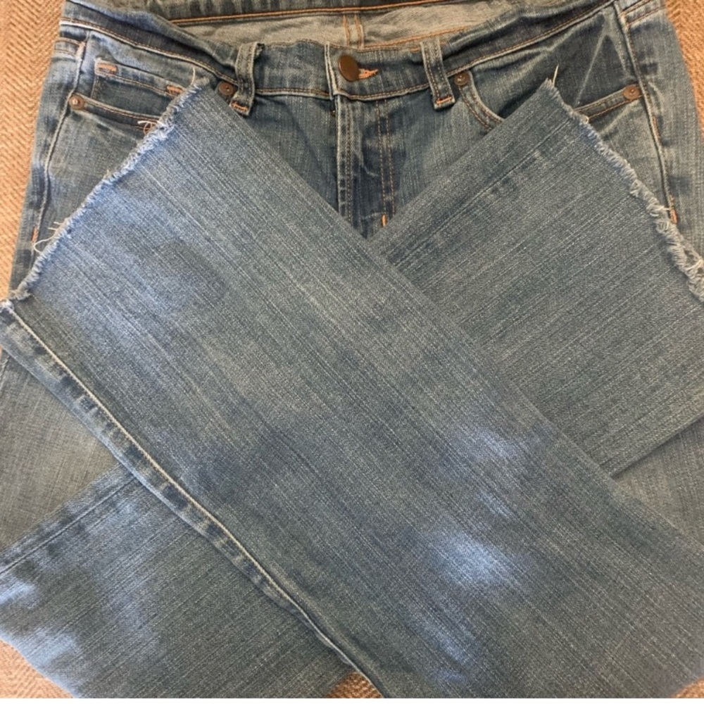Excellent Preowned Condition J Brand Raw Hem Straight Leg Jeans Size 30.